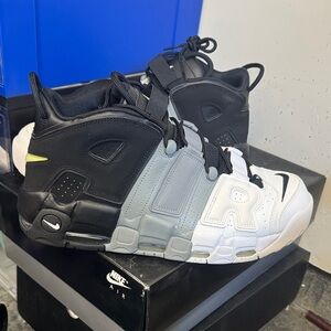 Nike Air More Uptempo
Tri-Color